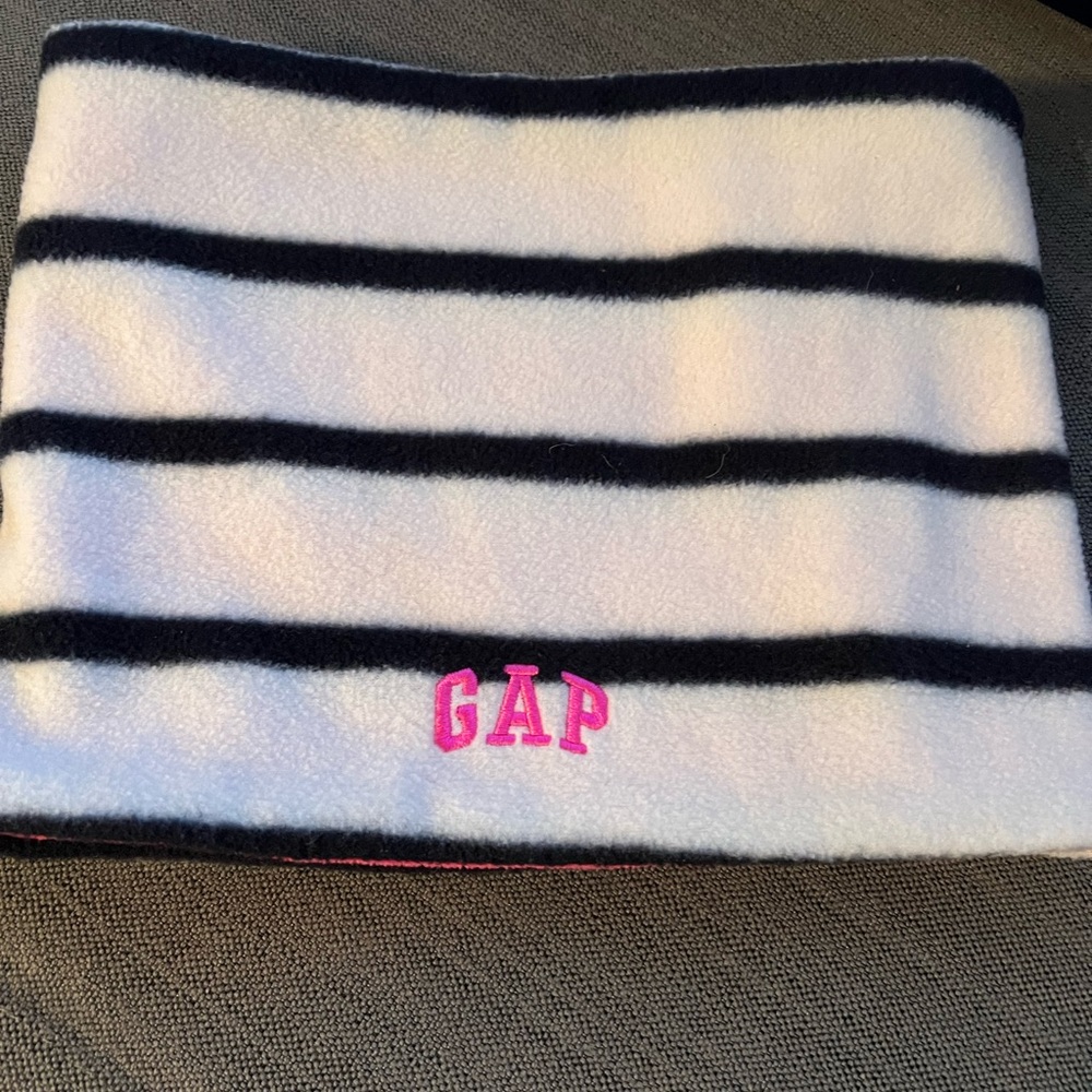 Gap Scarf
